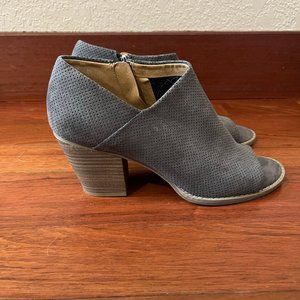 Dolce Vita - die cut, gray, suede, open toe booties